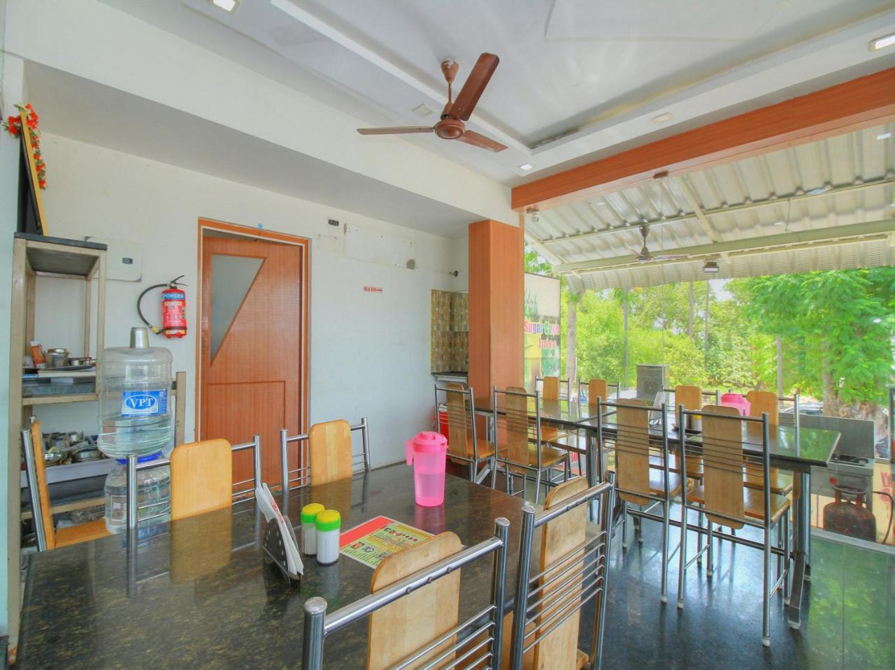 Oyo 15948 Hotel Srees Tiruchirappalli Экстерьер фото